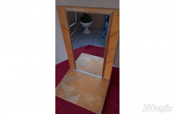 Falra akasztható tükör polccal