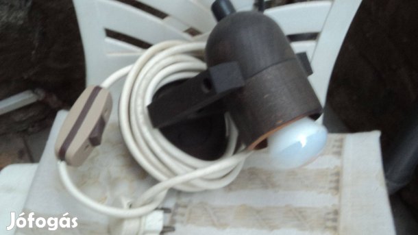 Falra fúrható lámpa