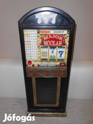 Falra is akasztható egyedi fa szekrény különlegesség