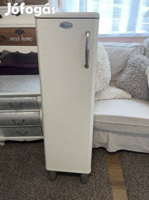 Falra rögzítős 2 lábú szekrény 22000 ft eladó bp.17 kerben