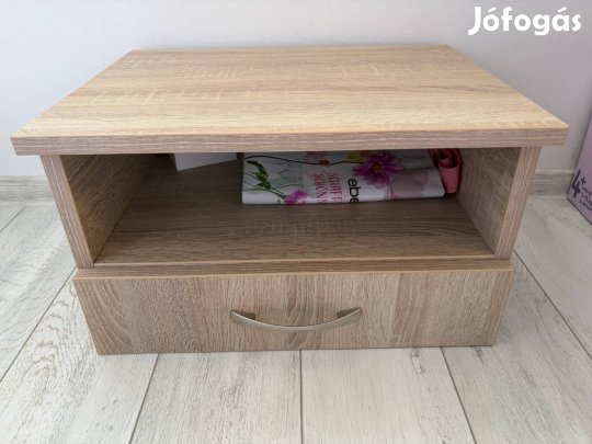 Falra szerelhető éjjeliszekrény