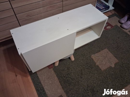 Falra szerelhető éjjeliszekrény(elhúzható ajtóval)