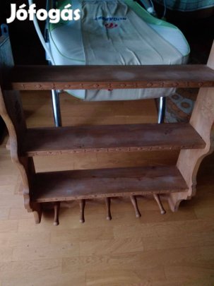 Falra szerelhető fa polcok