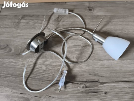 Falra szerelhető lámpa