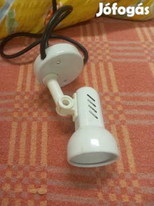 Falra szerelhető lampa 