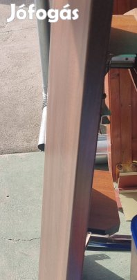 Falra szerelhető összecsukható asztal