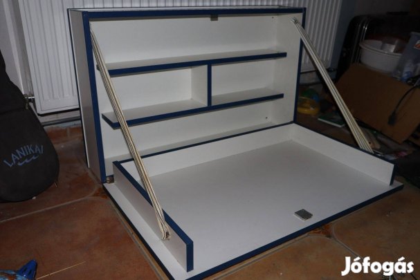 Falra szerelhető pelenkázóasztal