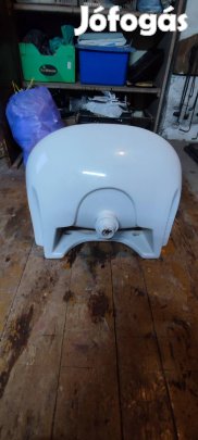 Falra szerelhető porcelán mosdó - kiváló állapotban