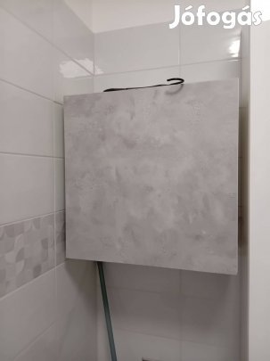 Falra szerelhető szekrény