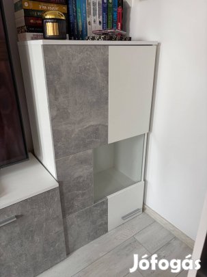 Falra szerelhető szekrény elem