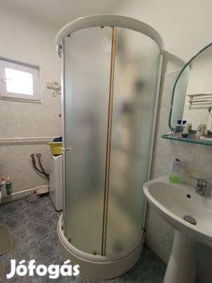 Falsíkra szerelhető zuhanykabin