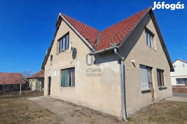 Falusi CSOK-ra alkalmas családi ház Debrecentől 25 km-re eladó