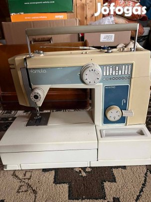 Famula varrógép, működő, beállítva, gyűjteményből