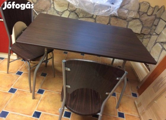 Fámvázas étkező asztal, 4 székkel, fa kiegészítővel