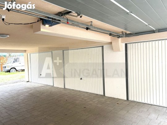 Faragó u. -ban az Alföldi u.részén garázs eladó.