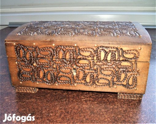 Faragott, fa díszdoboz