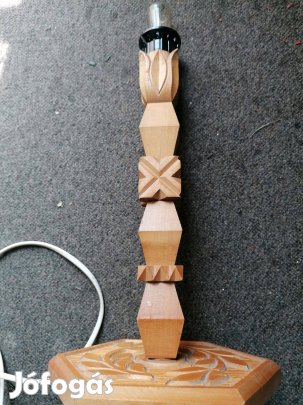 Faragott asztalilámpa