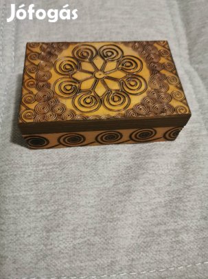Faragott díszdoboz kicsi