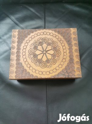 Faragott díszdoboz nagy