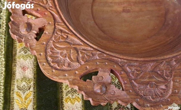 Faragott dísztányér