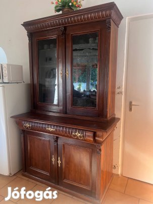 Faragott fa, két részes tálalószekrény