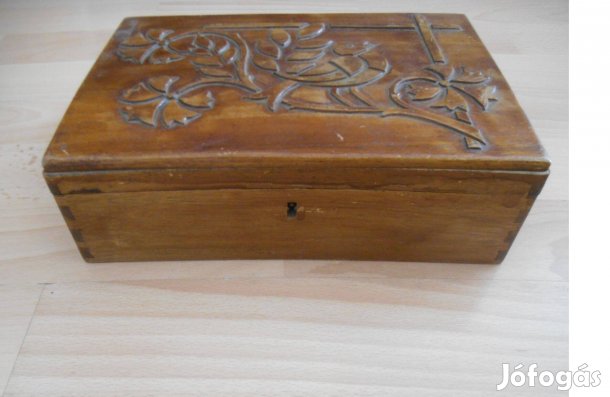Faragott fa doboz, 23 x 16 x 7 cm