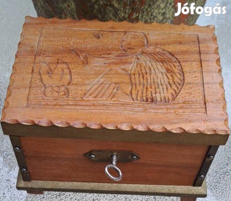 Faragott fa ékszerdoboz