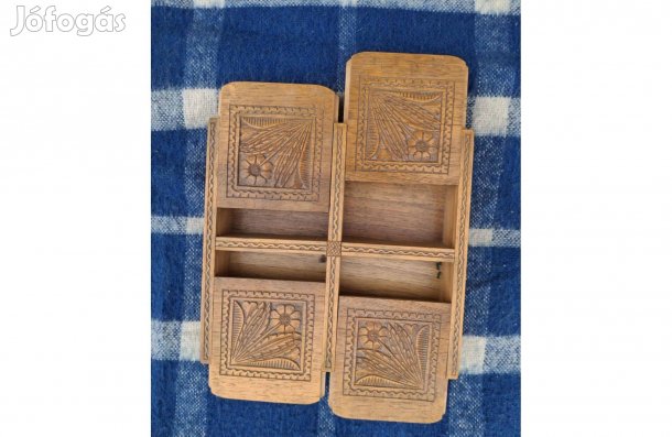 Faragott fa ládika, kis tartó 2000 forintért eladó