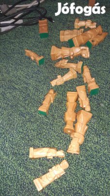 Faragott fa sakk készlet