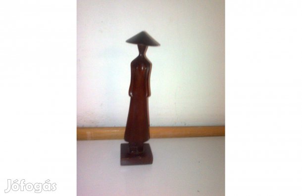 Faragott fa szobor - Női Alak - 26cm talppal együtt