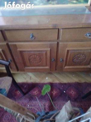 Faragott fa tálalószekrény eladó Zalaegerszegen