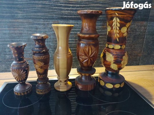 Faragott fa váza gyűjtemény