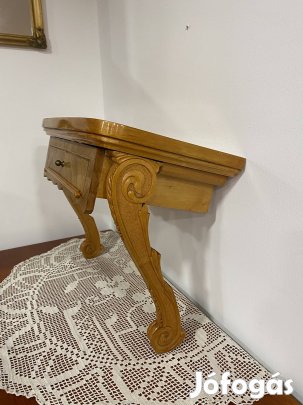Faragott fiókos falipolc