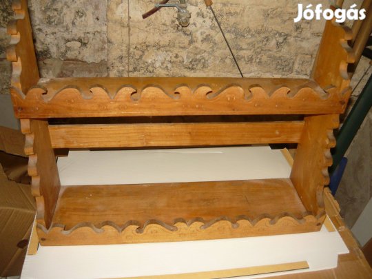 Faragott fűszertartó polc