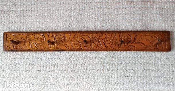 Faragott konyharuhatartó