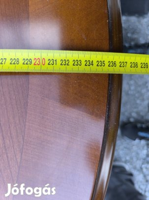 Faragott lábú keményfa asztal 