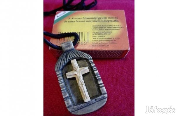 Faragott nagy medál ( kereszt ) bőrcsíkkal eladó!