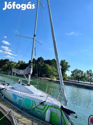 Fareast 28R vitorlás újszerű állapotban