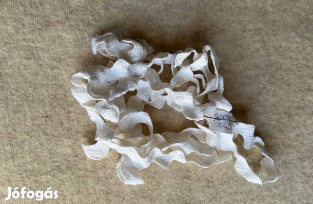 Farkasfog, paszomány szalag fehér