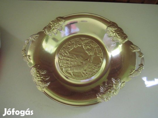 Farkast ábrázoló fém tálca