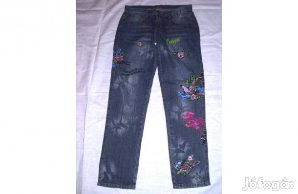 Farmernadrág hímzésekkel koptatással db:80 cm h: 96 cm 36-s