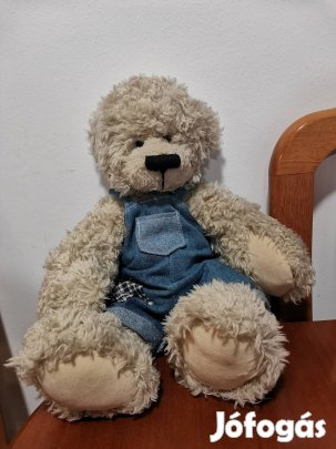 Farmernadrágos plüss maci