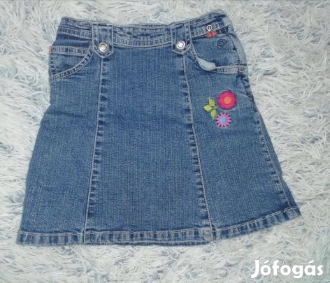 Farmerszoknya virághímzéssel