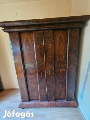 Faszekrény, ruhafogas, ágy, könyvesszekrény eladóak