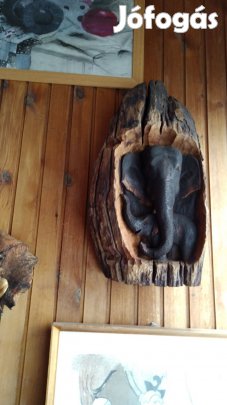 Faszobor Ausztráliából-Elefánt a bébijével