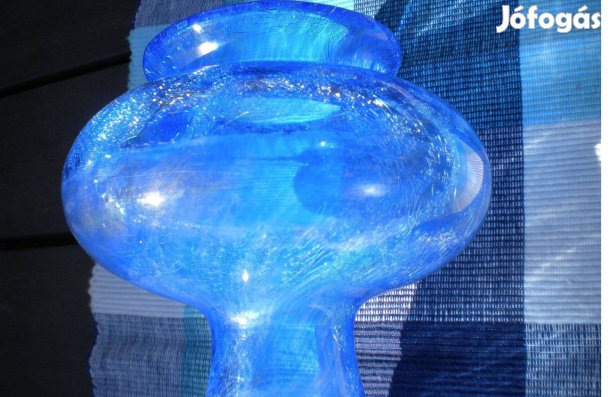 Fátyolüveg váza hibátlan ibolykék színben