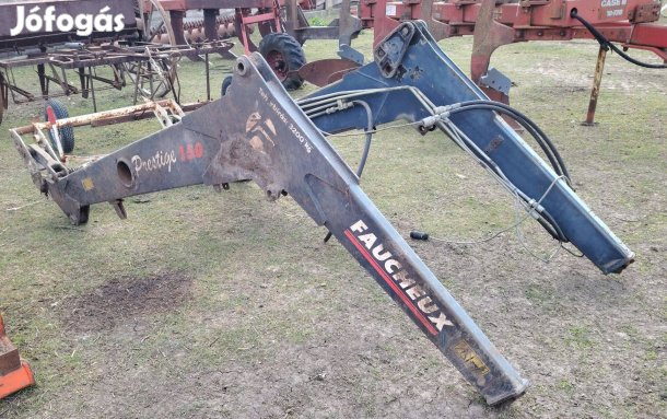 Faucheux traktorra szerelhető homlokrakodó