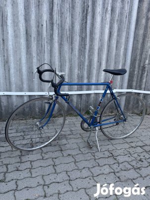 Favorit országúti kerékpár