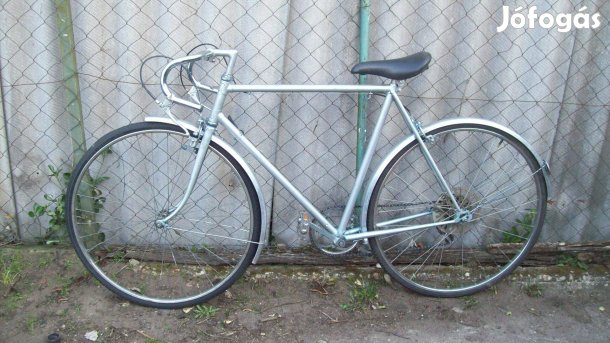 Favorit versenykerékpár