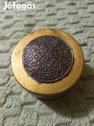 Fedeles sárgaréz gyűrűtartó